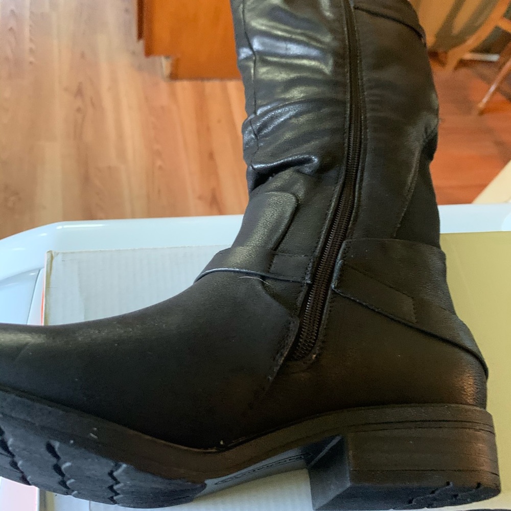 Riding boot in black vegan leather.New in box - Picture 5 of 6